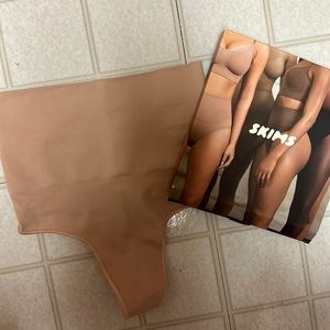 Skims Core Control Thong - size large